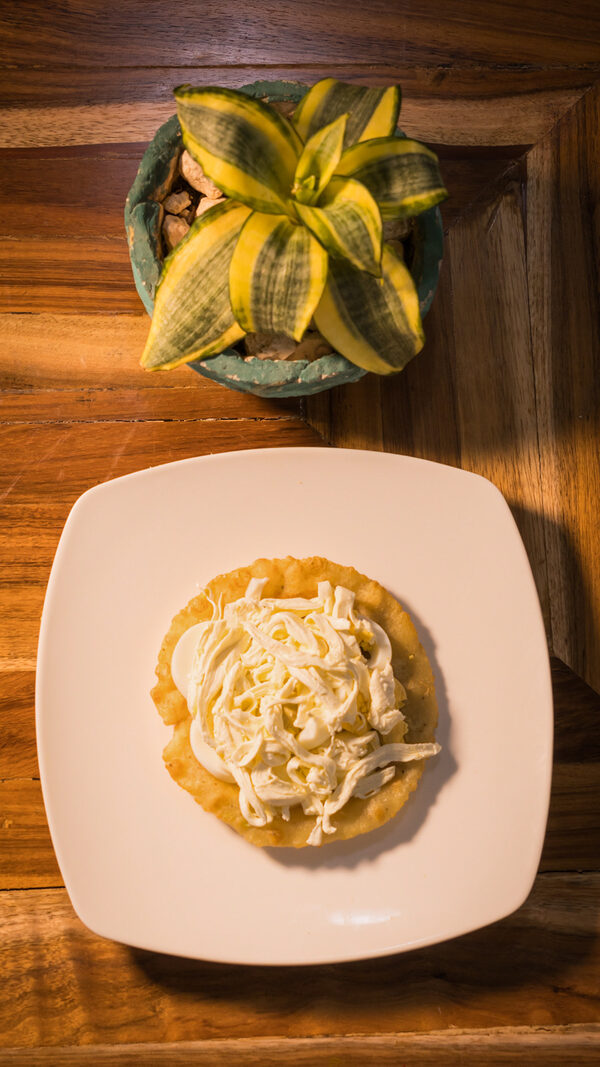 Salbute con pollo deshebrado